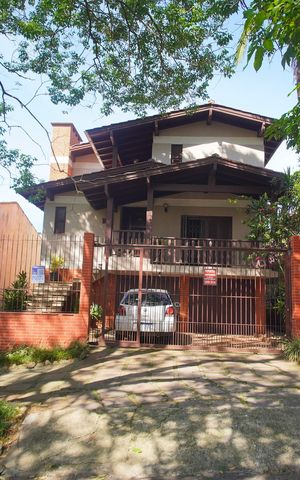 Casa à venda com 307m², 4 quartos e 2 vagasFachada + Placa