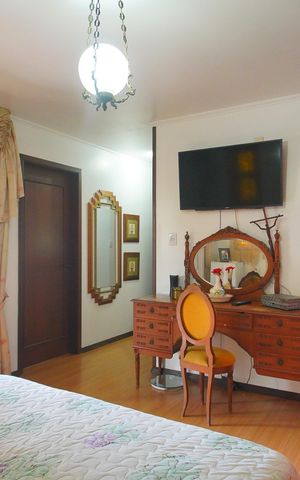 Casa à venda com 307m², 4 quartos e 2 vagasSuíte