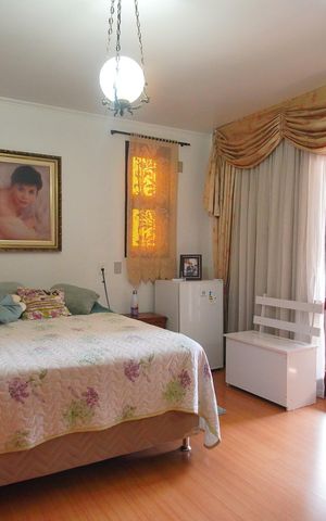 Casa à venda com 307m², 4 quartos e 2 vagasSuíte