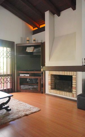 Casa à venda com 307m², 4 quartos e 2 vagasSala de TV