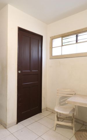 Casa à venda com 352m², 4 quartos e 8 vagasQuarto de Serviço