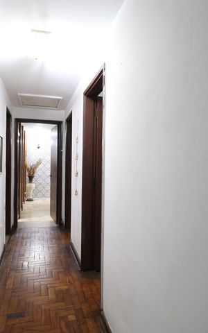 Casa à venda com 352m², 4 quartos e 8 vagasCorredor