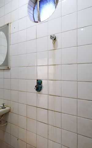 Casa à venda com 352m², 4 quartos e 8 vagasBanheiro de serviço