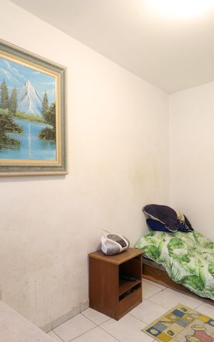 Casa à venda com 352m², 4 quartos e 8 vagasQuarto de Serviço