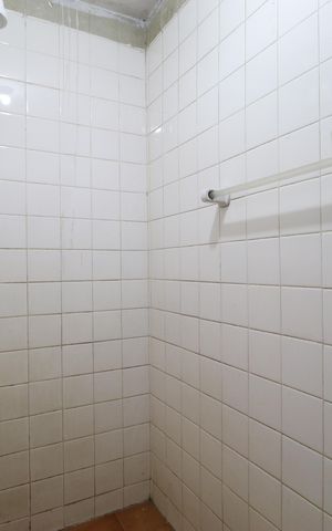 Casa à venda com 352m², 4 quartos e 8 vagasBanheiro de serviço