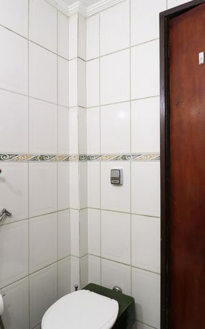 Casa à venda com 352m², 4 quartos e 8 vagasBanheiro Social