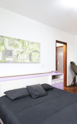 Casa à venda com 352m², 4 quartos e 8 vagasSuíte
