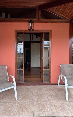 Casa de condomínio à venda com 250m², 4 quartos e 1 vagaÁrea externa