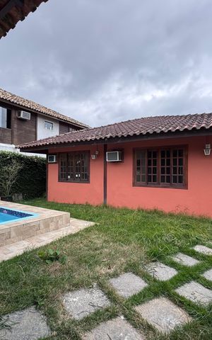 Casa de condomínio à venda com 250m², 4 quartos e 1 vagaÁrea externa