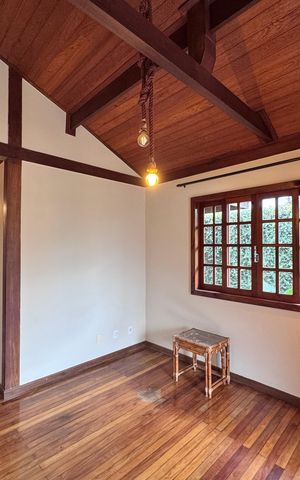 Casa de condomínio à venda com 250m², 4 quartos e 1 vagaSala