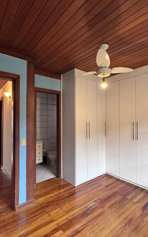 Casa de condomínio à venda com 250m², 4 quartos e 1 vagaSuíte 1