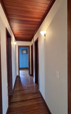 Casa de condomínio à venda com 250m², 4 quartos e 1 vagaCorredor