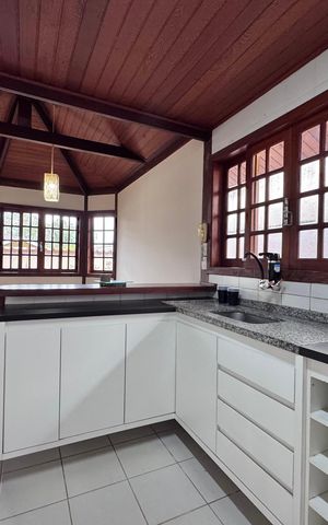 Casa de condomínio à venda com 250m², 4 quartos e 1 vagaCozinha 