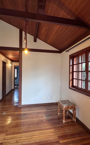 Casa de condomínio à venda com 250m², 4 quartos e 1 vagaSala