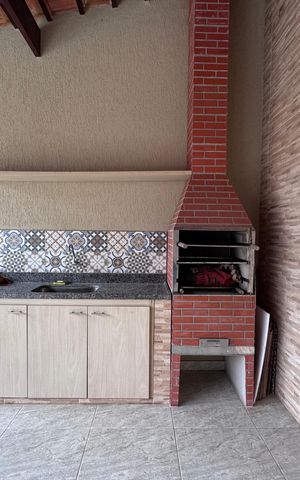 Casa de condomínio à venda com 250m², 4 quartos e 1 vagaÁrea externa