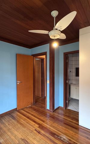Casa de condomínio à venda com 250m², 4 quartos e 1 vagaSuíte 1