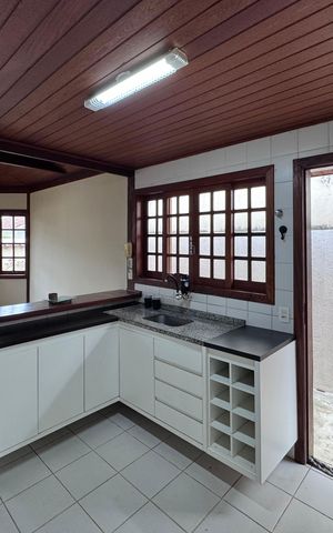 Casa de condomínio à venda com 250m², 4 quartos e 1 vagaCozinha 