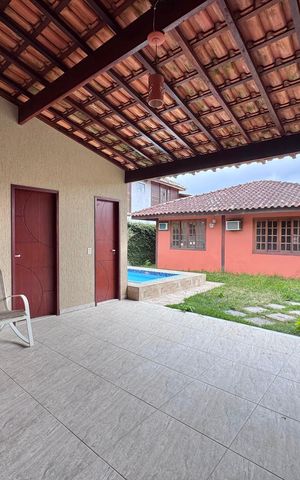 Casa de condomínio à venda com 250m², 4 quartos e 1 vagaÁrea externa