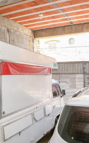 Casa à venda com 75m², 2 quartos e 4 vagas Casa à venda com 75m², 2 quartos e 4 vagasGaragem