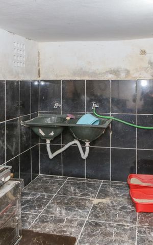 Casa à venda com 75m², 2 quartos e 4 vagas Casa à venda com 75m², 2 quartos e 4 vagasPorão