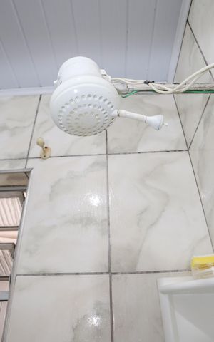 Casa à venda com 75m², 2 quartos e 4 vagas Casa à venda com 75m², 2 quartos e 4 vagasBanheiro 2