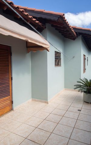 Casa à venda com 290m², 3 quartos e 6 vagasQuintal