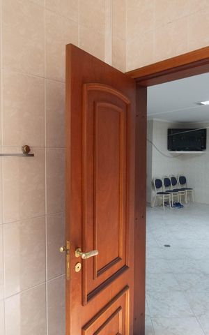 Casa à venda com 290m², 3 quartos e 6 vagasBanheiro 1
