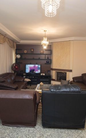 Casa à venda com 290m², 3 quartos e 6 vagasSala