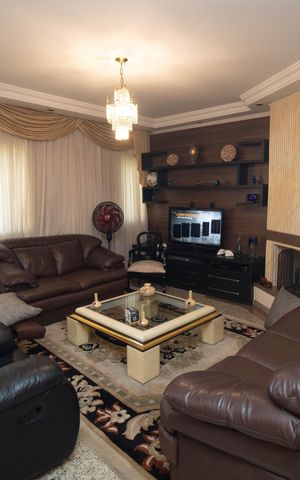 Casa à venda com 290m², 3 quartos e 6 vagasSala
