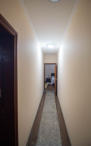 Casa à venda com 290m², 3 quartos e 6 vagasCorredor