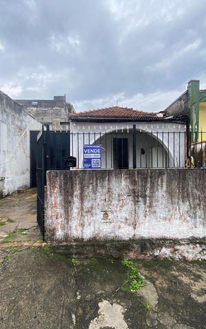 Casa à venda com 250m², 2 quartos e 4 vagasFachada 