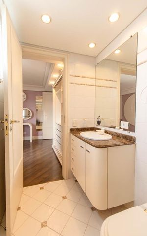 Apartamento à venda com 322m², 4 quartos e 4 vagas Apartamento à venda com 322m², 4 quartos e 4 vagasBanheiro da Suíte 2