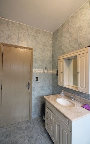Casa à venda com 310m², 2 quartos e 3 vagasBanheiro Social