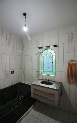 Casa à venda com 310m², 2 quartos e 3 vagasQuarto 2 - Suíte Banheiro