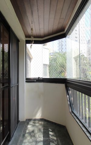 Apartamento à venda com 129m², 3 quartos e 2 vagasVaranda