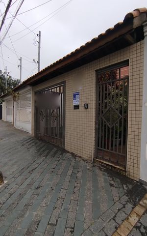 Casa à venda com 138m², 3 quartos e 3 vagas Casa à venda com 138m², 3 quartos e 3 vagasFachada+Placa