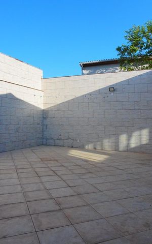 Casa para alugar com 220m², 3 quartos e 2 vagasQuintal - Fundos