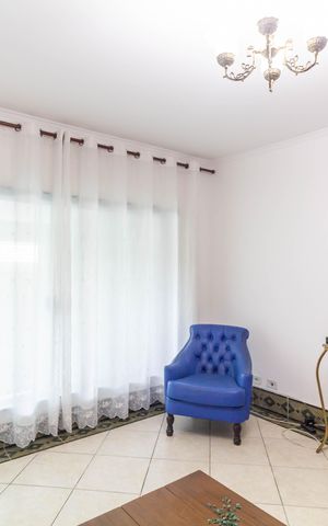 Casa à venda com 290m², 2 quartos e 2 vagas Casa à venda com 290m², 2 quartos e 2 vagasSala