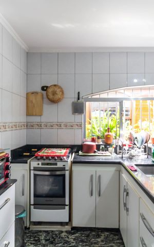 Casa à venda com 290m², 2 quartos e 2 vagas Casa à venda com 290m², 2 quartos e 2 vagasCozinha