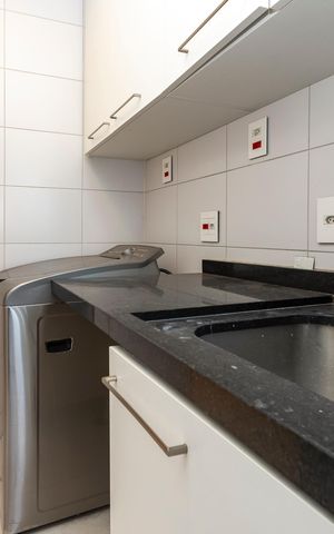 Apartamento à venda com 225m², 4 quartos e 4 vagas Apartamento à venda com 225m², 4 quartos e 4 vagasÁrea de Serviço