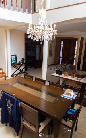 Casa de condomínio à venda com 450m², 4 quartos e 4 vagas Casa de condomínio à venda com 450m², 4 quartos e 4 vagasSala