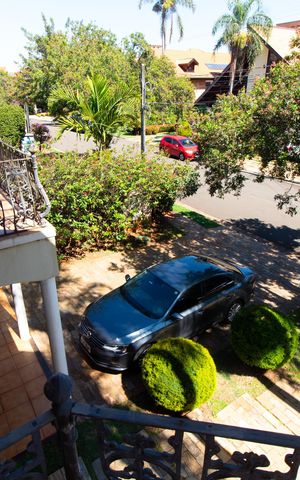 Casa de condomínio à venda com 450m², 4 quartos e 4 vagas Casa de condomínio à venda com 450m², 4 quartos e 4 vagasVista da Sacada da Suíte