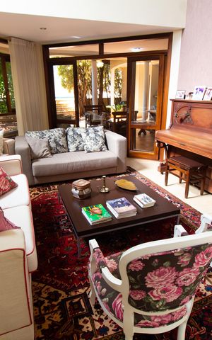 Casa de condomínio à venda com 450m², 4 quartos e 4 vagas Casa de condomínio à venda com 450m², 4 quartos e 4 vagasSala de Estar