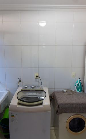 Casa de condomínio à venda com 450m², 4 quartos e 4 vagas Casa de condomínio à venda com 450m², 4 quartos e 4 vagasÁrea de Serviço