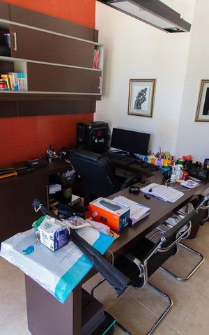 Casa de condomínio à venda com 450m², 4 quartos e 4 vagas Casa de condomínio à venda com 450m², 4 quartos e 4 vagasEscritório do Térreo
