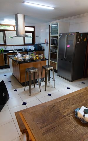 Casa de condomínio à venda com 450m², 4 quartos e 4 vagas Casa de condomínio à venda com 450m², 4 quartos e 4 vagasCozinha