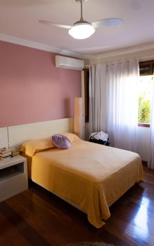 Casa de condomínio à venda com 450m², 4 quartos e 4 vagas Casa de condomínio à venda com 450m², 4 quartos e 4 vagasSuíte 3
