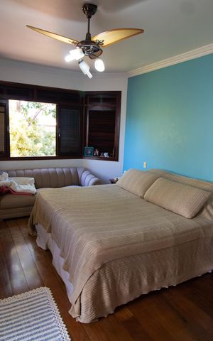 Casa de condomínio à venda com 450m², 4 quartos e 4 vagas Casa de condomínio à venda com 450m², 4 quartos e 4 vagasSuíte Master