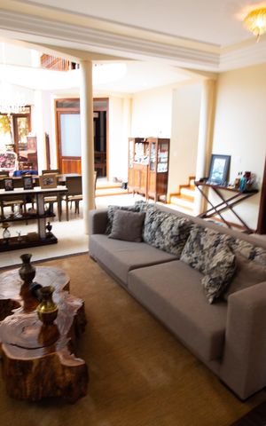 Casa de condomínio à venda com 450m², 4 quartos e 4 vagas Casa de condomínio à venda com 450m², 4 quartos e 4 vagasSala