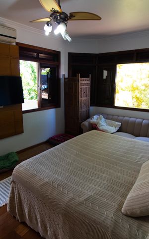 Casa de condomínio à venda com 450m², 4 quartos e 4 vagas Casa de condomínio à venda com 450m², 4 quartos e 4 vagasSuíte Master